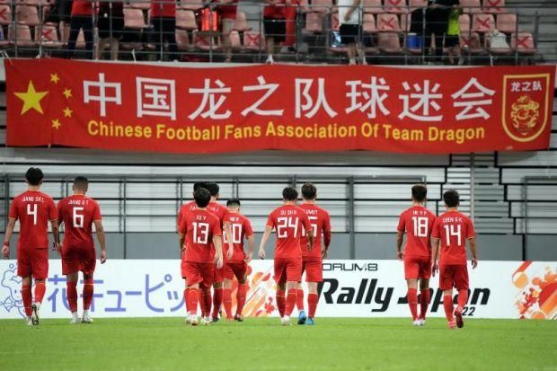 叶长空咂了咂嘴：啧啧......这个杜海清，对长缨还真是痴情啊。